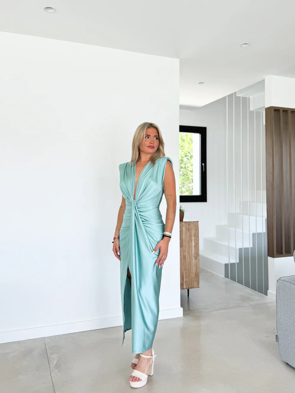 Paloma - Elegant Pleated Maxi Dress