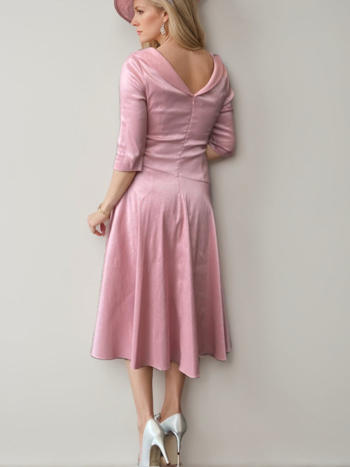 A-Line/Princess V-Neck Tea-Length Mother of the Bride Dresses with Applique